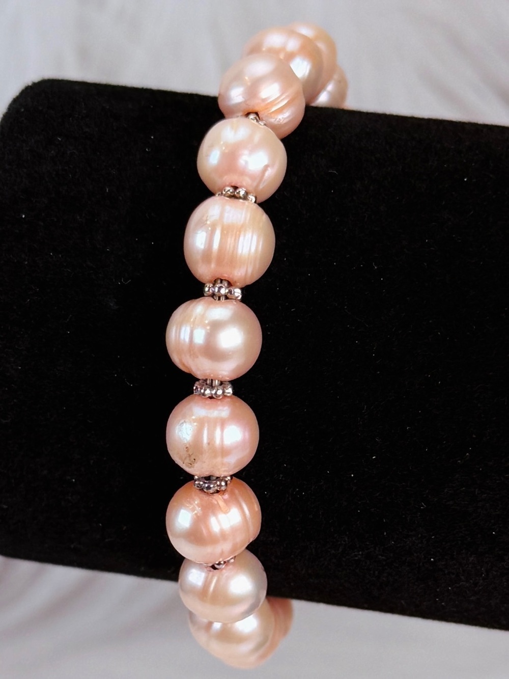 Super pretty pale, pink faux pearl costume small bracelet